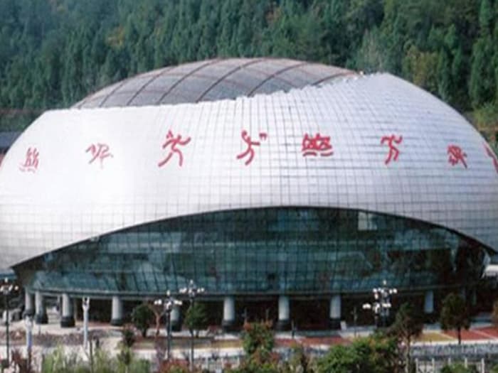 德阳体育中心球形网架加工安装